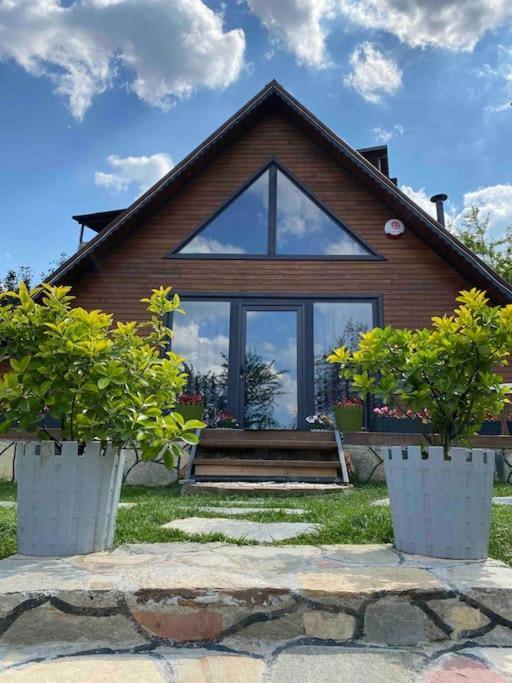 https://masukiye-pink-house-bungalow-kartepe.bookeder.com/data/Photos/OriginalPhoto/13897/1389767/1389767207/Masukiye-Pink-House-Bungalow-Kartepe-Exterior.JPEG